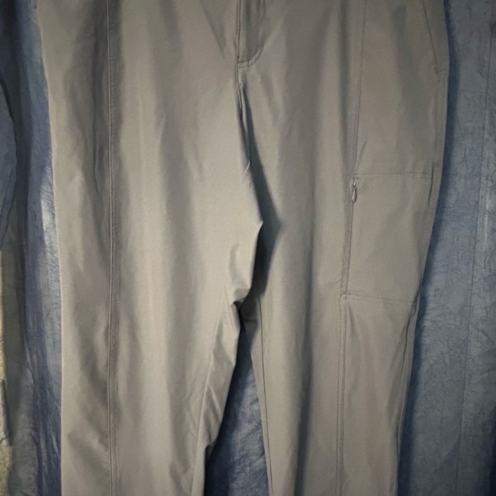 Kirkland Signature Women's Gray Travel  Pants Size 14 Nylon Spandex